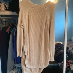 Long sleeve shirt with zippers on side